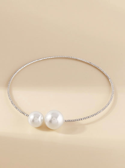 Elegant pearls necklace.