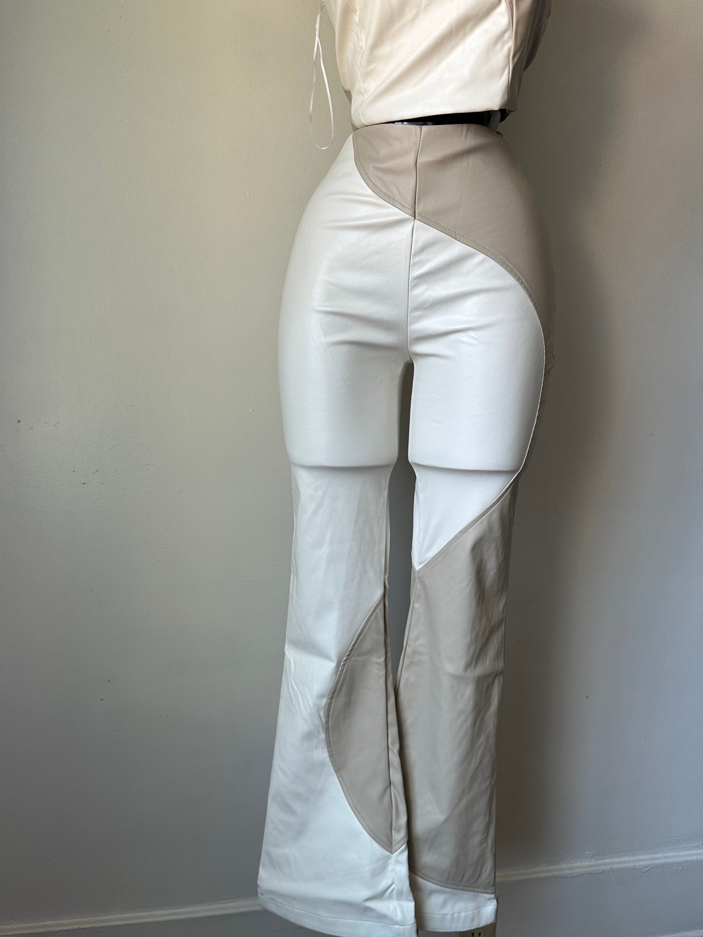 pantalones de cuero marfil